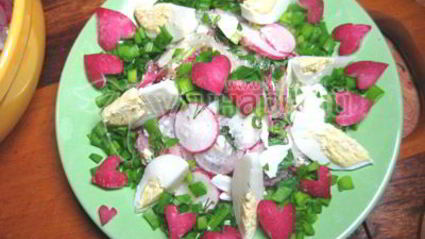 салат из редиса с яйцом и зеленью