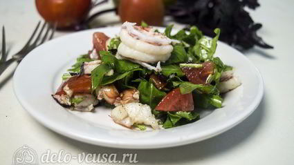 салат из рукколы с креветками