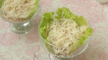 салат из рыбных консервов с помидорами и сыром