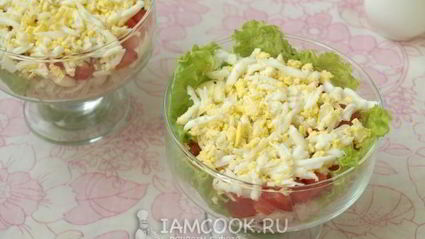 салат из рыбных консервов с помидорами и сыром