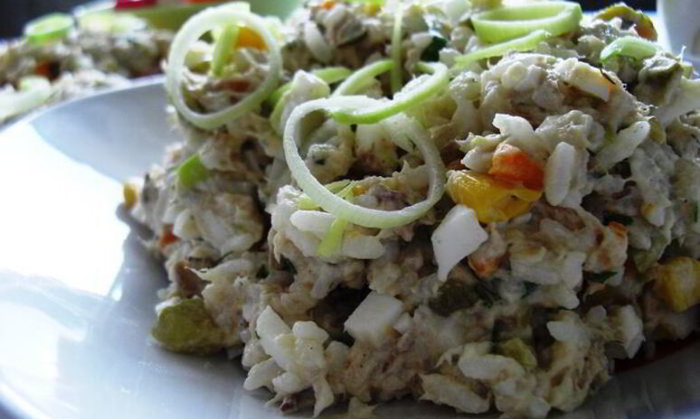 Рецепт салата из скумбрии завтрак для двоих