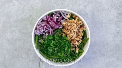 салат из стручковой фасоли с грецкими орехами