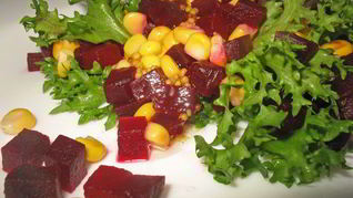 Салат из свеклы с кукурузой