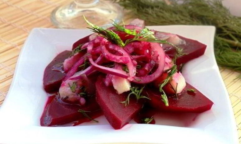 Рецепт салата из сырой свеклы