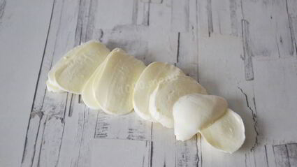 салат капрезе классический с моцареллой