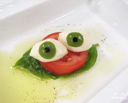 Салат Капрезе на Хэллоуин