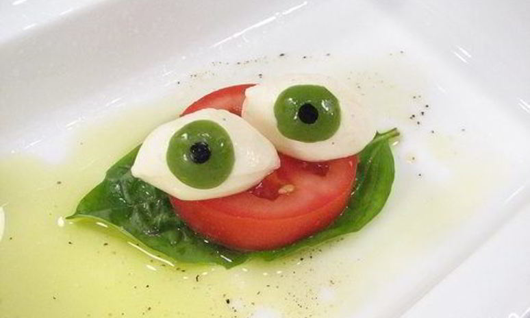 Рецепт салата капрезе на хэллоуин