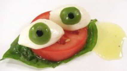 салат капрезе на хэллоуин