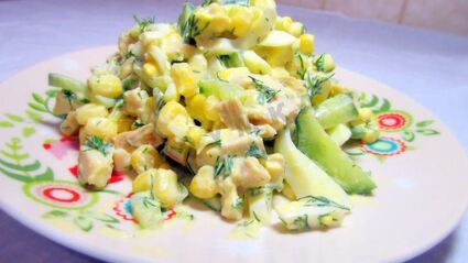 салат копченая грудка кукуруза