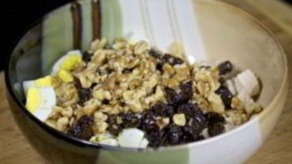 салат новогодний с черносливом