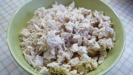 салат подарок с курицей и маринованными шампиньонами