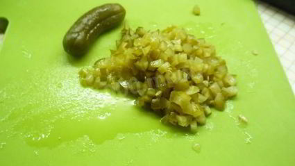 салат подарок с курицей и маринованными шампиньонами