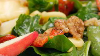 Салат с беконом и яблоками