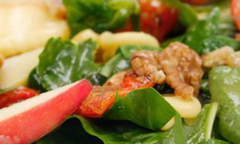 Рецепт салата с беконом и яблоками