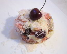 Салат с фруктами и куриной грудкой