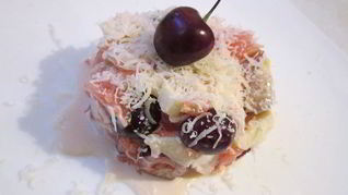 Салат с фруктами и куриной грудкой