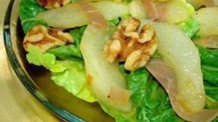 Салат с грушами и грецкими орехами