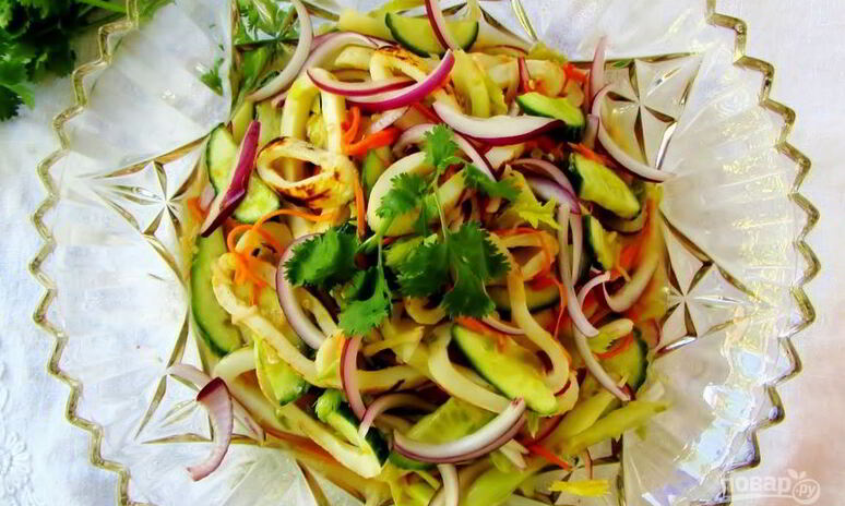 Рецепт салата с кальмарами классический