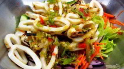 салат с кальмарами классический
