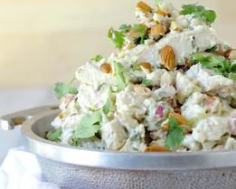 Салат с копченой курицей и сельдереем