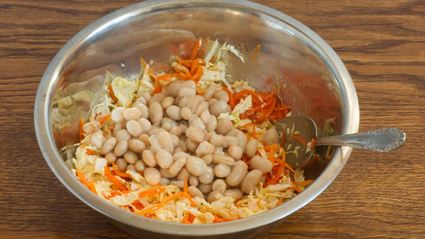 салат с корейской морковью и фасолью