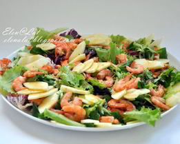 Салат с креветками и яблоками