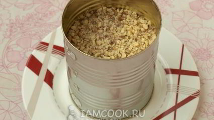 салат с курицей, грибами и грецкими орехами