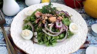 Салат с маринованными морепродуктами