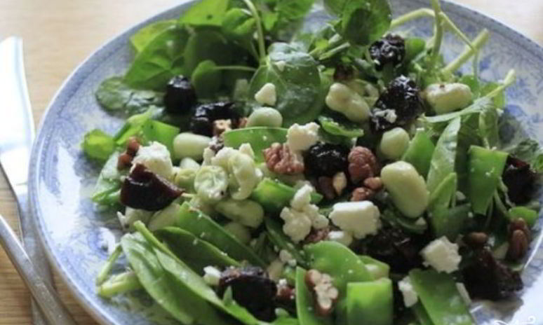 Рецепт салата с орехами и черносливом