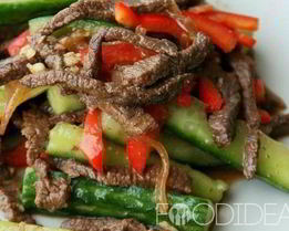 Салат с отварной говядиной и болгарским перцем и огурцом