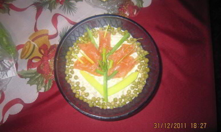 Рецепт салата с печенью трески и соленым огурцом