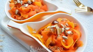 Салат с тыквой, морковью и финиками