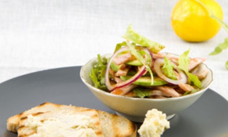 Рецепт салата с ветчиной гриль и гренками