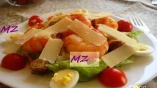 Салат Цезарь с креветками