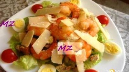 салат цезарь с креветками