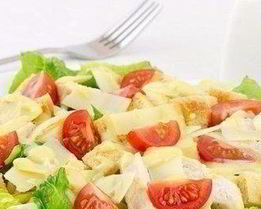 Салат Цезарь с курицей