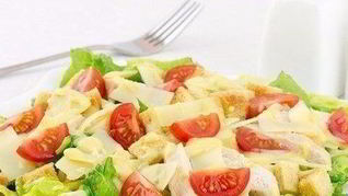 Салат Цезарь с курицей