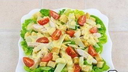 салат цезарь с курицей