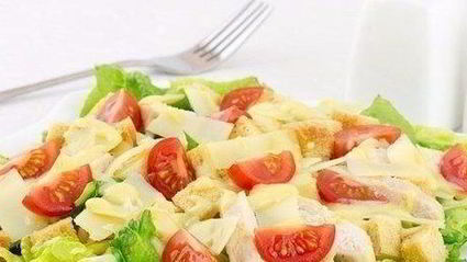 салат цезарь с курицей