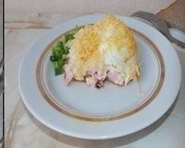 Слоеный салат Сугроб с колбасой