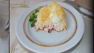 Слоеный салат Сугроб с колбасой