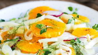 Сочный салат из редиса и апельсинов