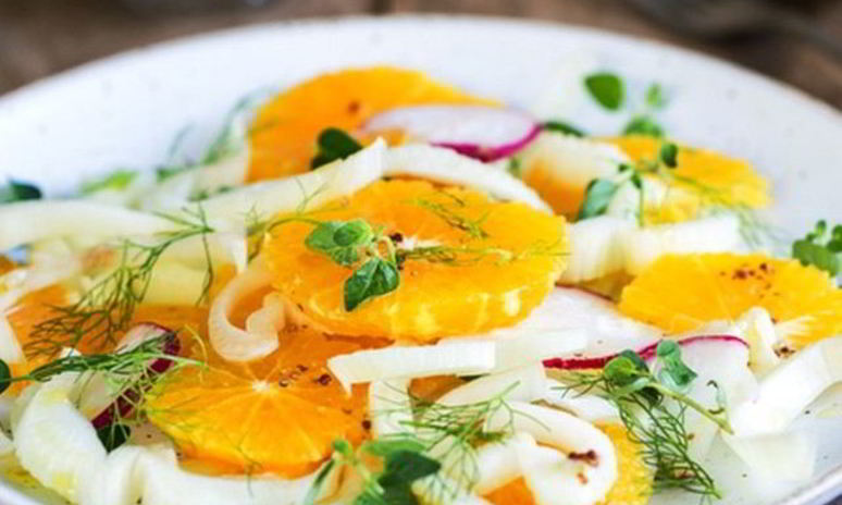 Рецепт сочного салата из редиса и апельсинов