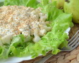 Свежий летний салат с фетой и огурцом