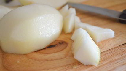 свежий летний салат с фетой и огурцом