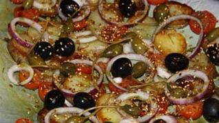 Теплый салат с подсушенными помидорами