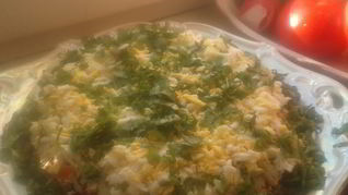 Весенний слоеный салат с курицей и шампиньонами