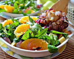 Зеленый салат с апельсином с пикантной заправкой