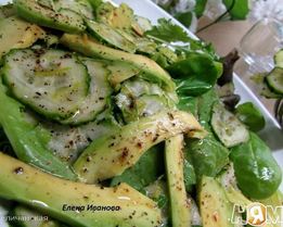 Зеленый салат с авокадо