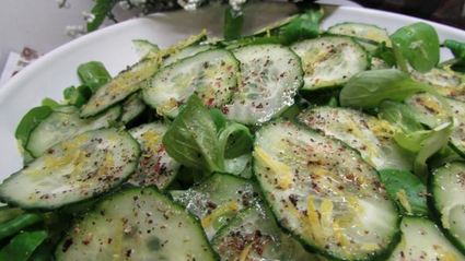 зеленый салат с авокадо